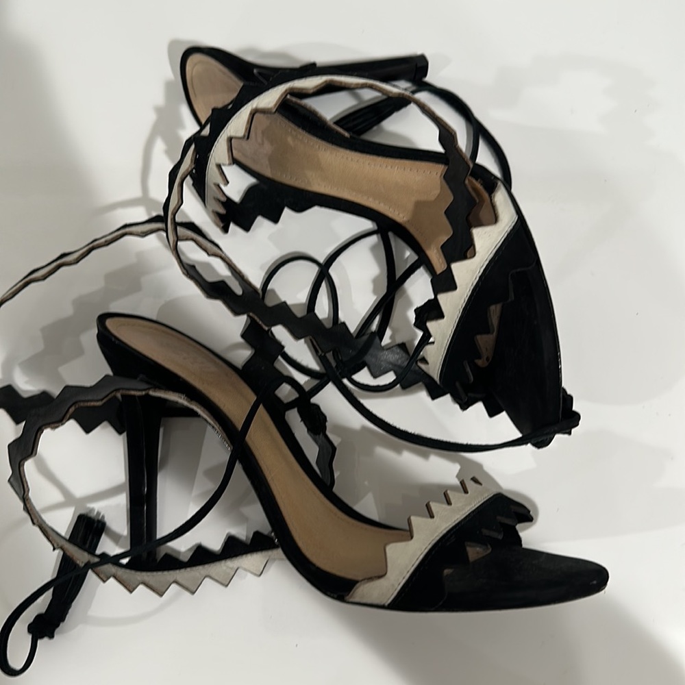 Chic Sandals - Picture 6 of 6